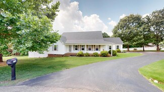 136 Eiffel Tower Ln, Paris, TN 38242