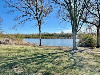 1811 Duncan Dr, Oyster Creek, TX 77541