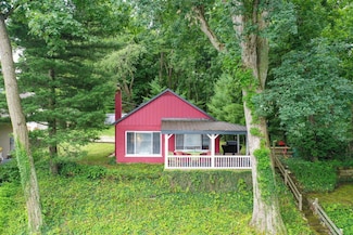 59924 Oakwood Beach, Three Rivers, MI 49093
