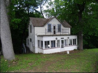 237 McGregor Heights Rd, Mc Gregor, IA 52157
