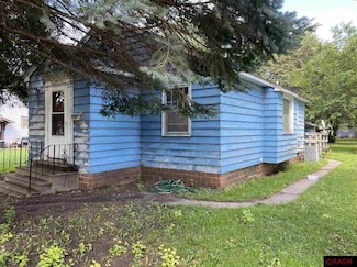925 925 7th St S, St. James, MN 56081