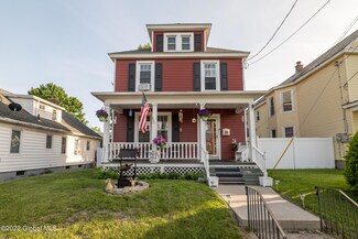 704 5th St, Watervliet, NY 12189