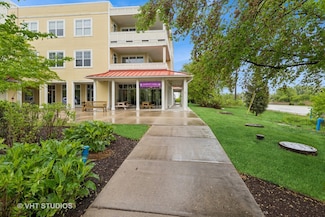 970 Harris Rd Unit 33B, Grayslake, IL 60030