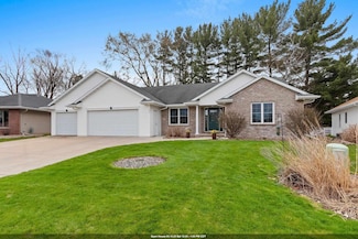 435 Meadow Wind Dr, Green Bay, WI 54311