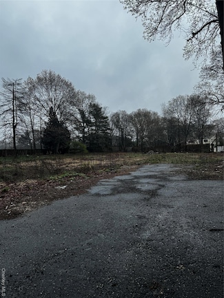 98 Hettys Path, Farmingville, NY 11738