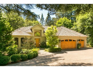 5216 SW Burton Dr, Portland, OR 97221