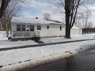 128 N Fulton St, Cassopolis, MI 49031