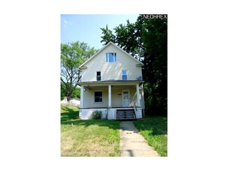196 E North Ave, East Palestine, OH 44413