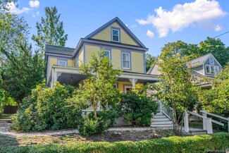 86 Elm St, Huntington, NY 11743