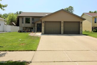 1011 20th St SE, Mandan, ND 58554