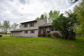 8817 Rezy Rd, Staunton, IL 62088