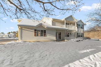 831 Devonshire Ln Unit D, West Bend, WI 53090