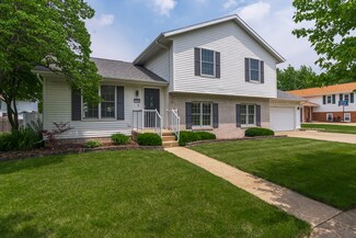 1303 E Apache Dr, Pontiac, IL 61764