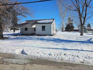 701 S 2nd St, Hiawatha, KS 66434