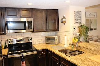 1548 SE Royal Green Cir Unit 207, Port Saint Lucie, FL 34952