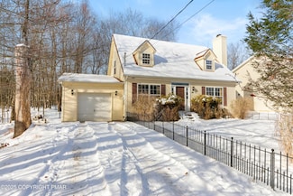 462 Country Place Dr, Tobyhanna, PA 18466