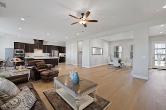 958 Beaver Pond Loop, Madera, CA 93636