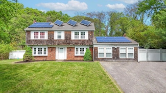 49 Hastings Dr, Stony Brook, NY 11790