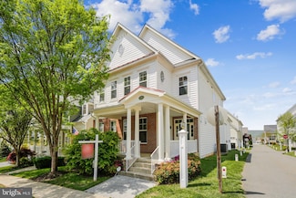 17601 Marbury St, Round Hill, VA 20141