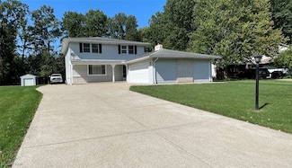 26690 Kingswood Dr, Olmsted Falls, OH 44138
