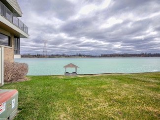 3995 River Rd Unit 9, East China, MI 48054