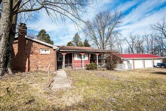 4704 N Overby St, Bicknell, IN 47512