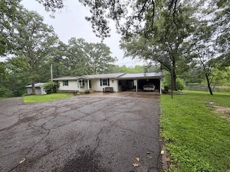 1835 County Road 690 N, Fairfield, IL 62837