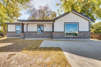 5728 Wilkes Dr, Fort Worth, TX 76119