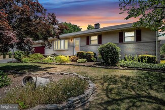 210 Mountain View Dr, York, PA 17404