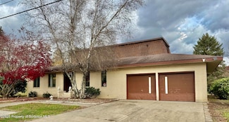 250 Kathleen Dr, Peckville, PA 18452