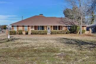 839 Red Oak Creek Dr, Red Oak, TX 75154