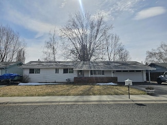4408 Meadows Dr, Klamath Falls, OR 97603