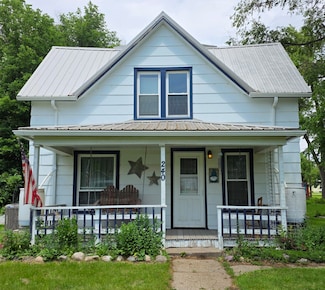 240 W Hubbard St, Carthage, SD 57323