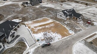 18270 Valleyview Cir, Clive, IA 50325