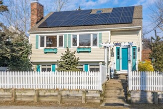 16 Off Conwell St, Provincetown, MA 2657