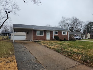 2988 Joyce Ct, Maryland Heights, MO 63043