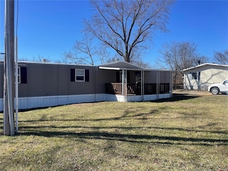 812 Pine Ridge Dr, Fenton, MO 63026