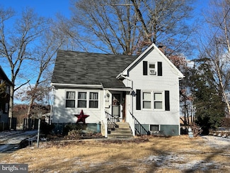 945 Walnut Ave, Woodbury Heights, NJ 08097