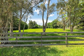 11319 NW 4th St, Plantation, FL 33325