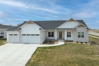 3149 Windsor Dr, Robins, IA 52328