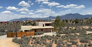 70 Camino de Los Arroyos, Ranchos de Taos, NM 87557