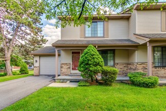 211 Wind Way Dr, Walled Lake, MI 48390