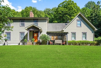 75 Mountain Ln, Beacon, NY 12508