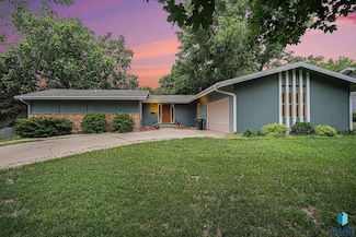 201 Elm St, Luverne, MN 56156