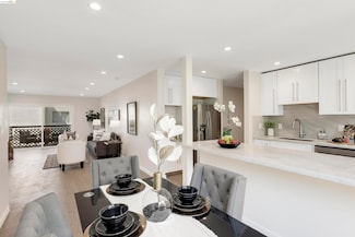 155 Pearl St Unit 308, Oakland, CA 94611