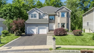 35 Leah Way, Parsippany, NJ 07054