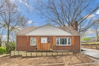 10815 E Scarritt Ave, Sugar Creek, MO 64054