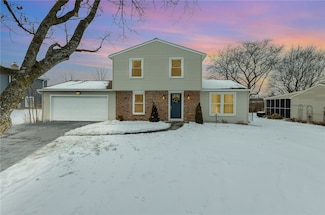 1732 Elmwood Cir, Farmington, NY 14425