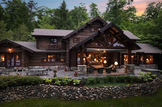 6166 Lake Grove Rd, Petoskey, MI 49770