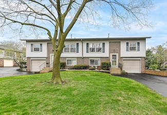 10237 W Parkedge Cir, Franklin, WI 53132